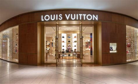 perche louis vuitton non fa saldi|Vendere lusso in un outlet puzzolente.